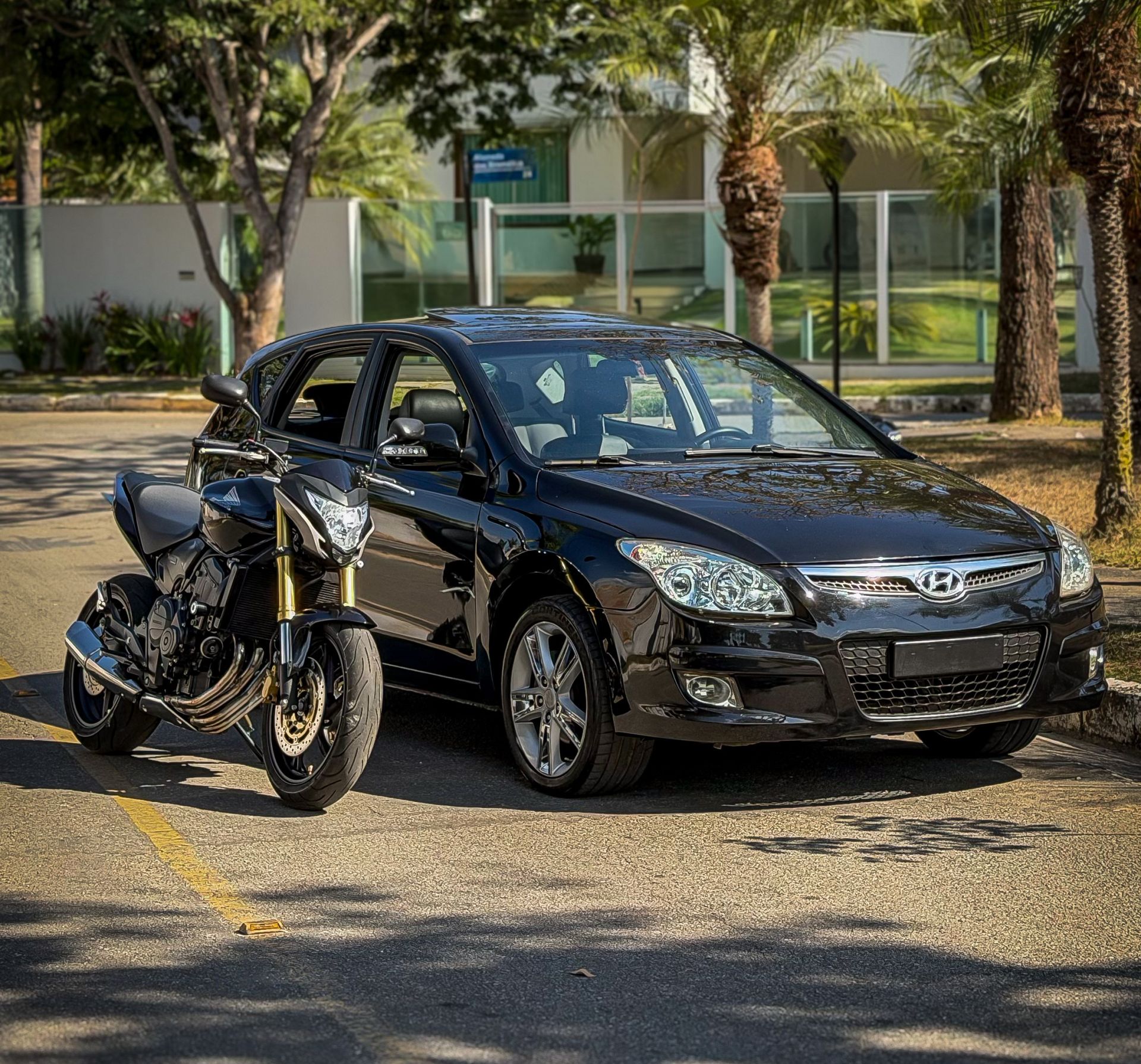 1x HYUNDAI I30 2.0  + 1x HONDA CB 600F HORNET  + R$10.000,00