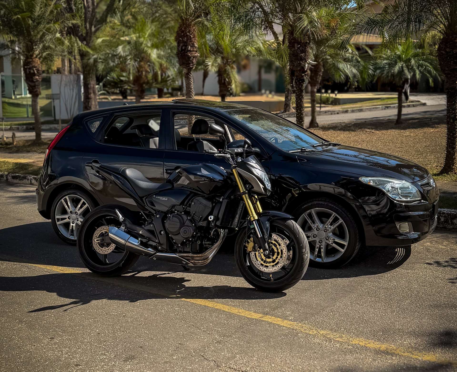 1x HYUNDAI I30 2.0  + 1x HONDA CB 600F HORNET  + R$10.000,00