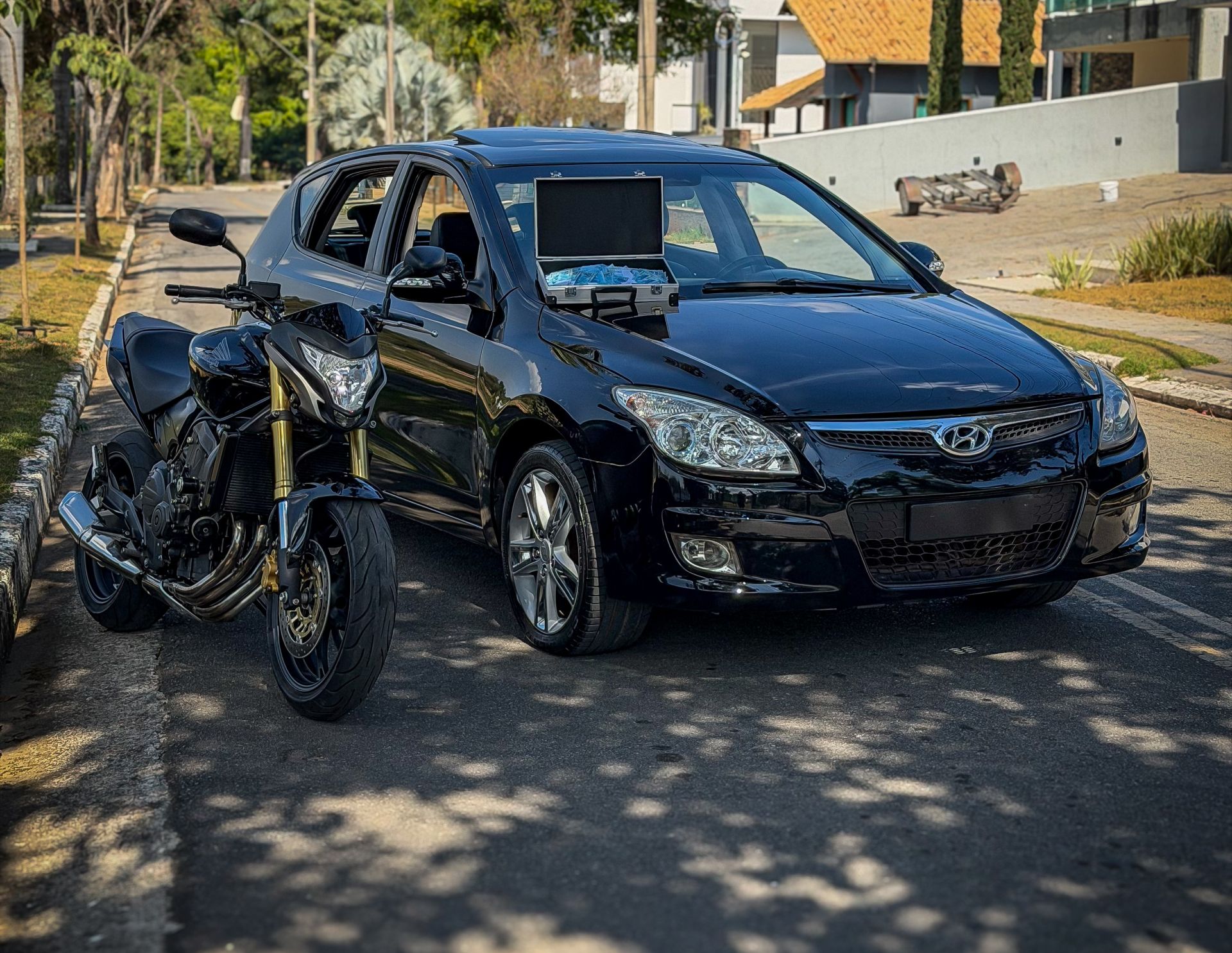 1x HYUNDAI I30 2.0  + 1x HONDA CB 600F HORNET  + R$10.000,00