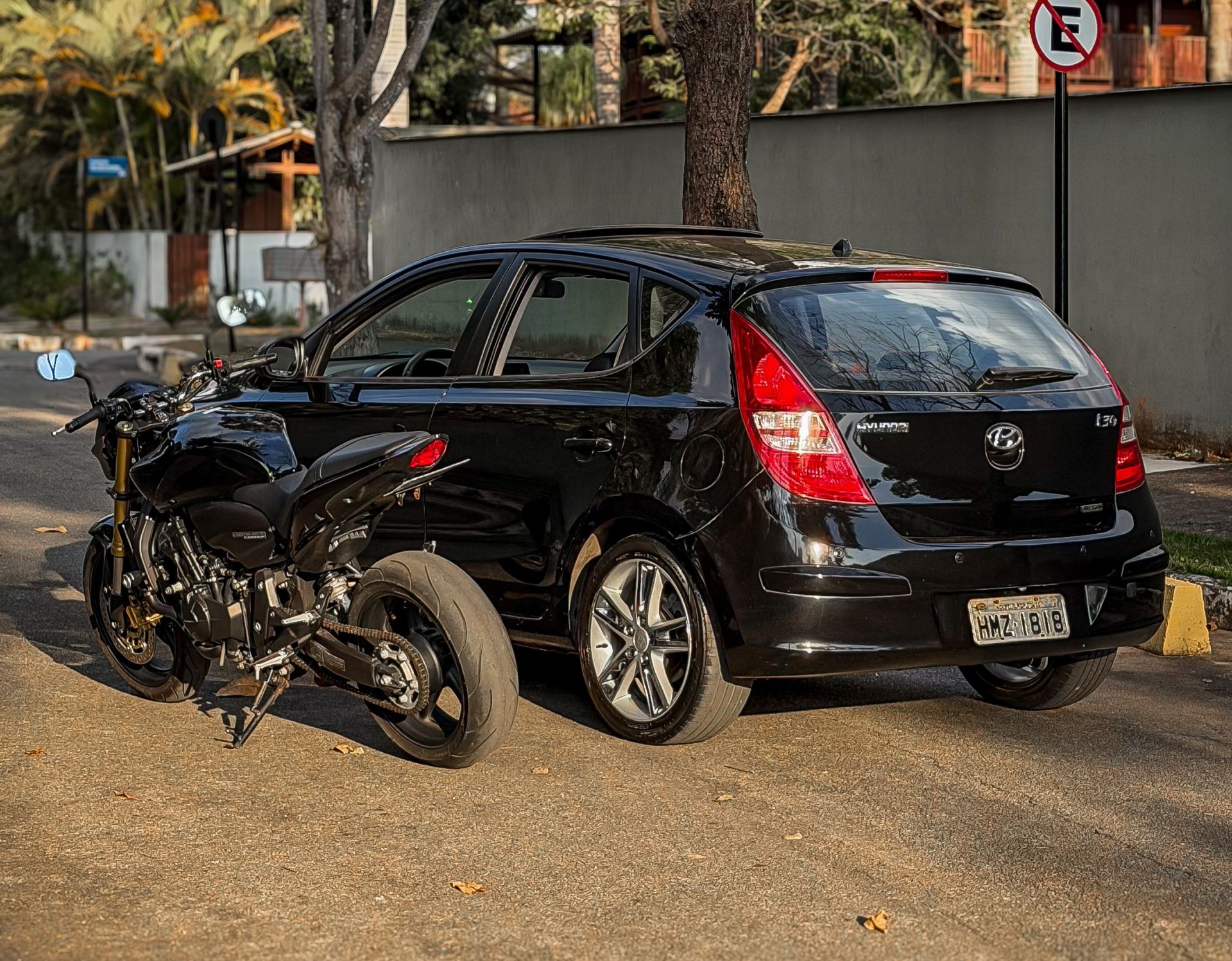 1x HYUNDAI I30 2.0  + 1x HONDA CB 600F HORNET  + R$10.000,00
