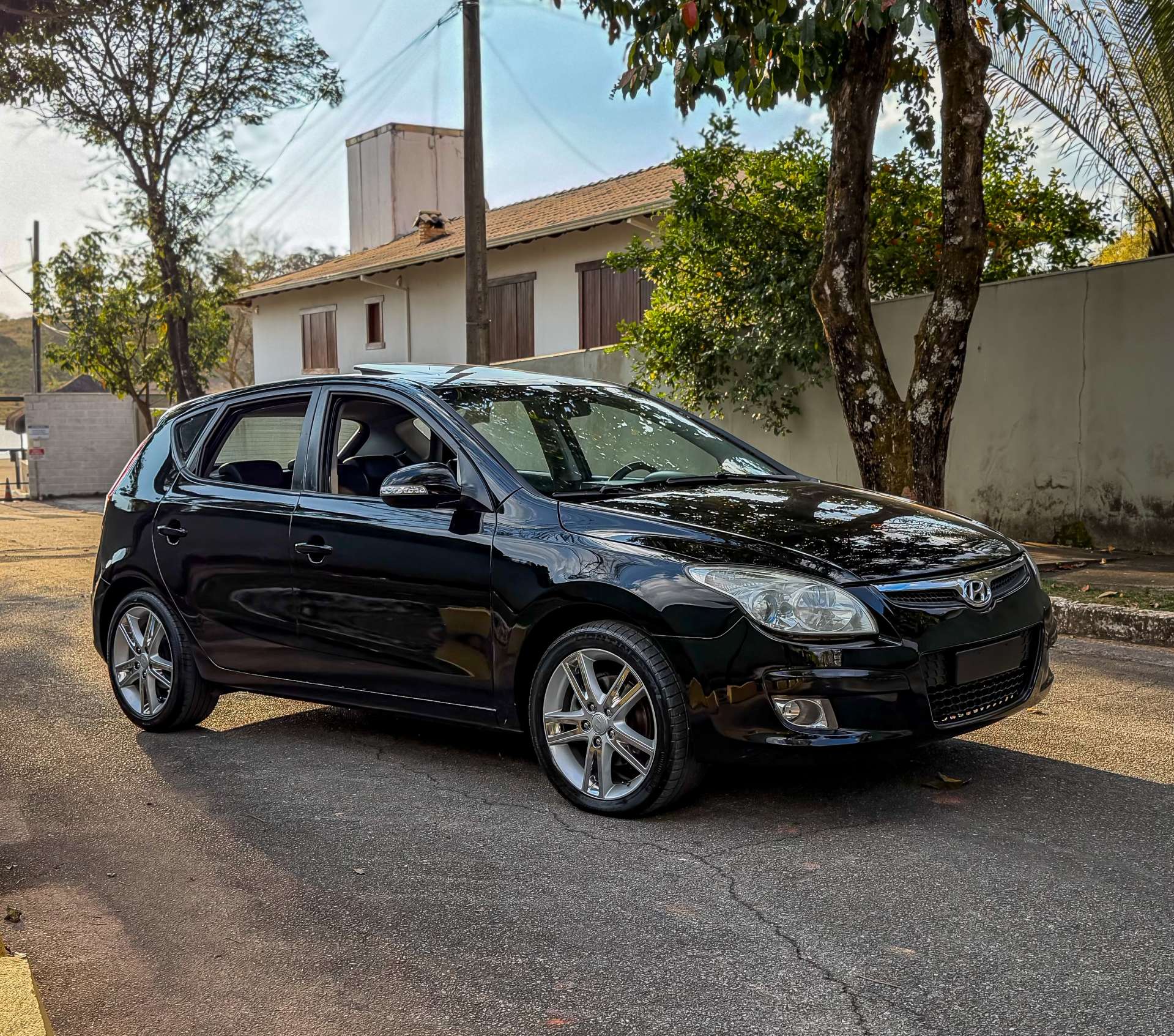1x HYUNDAI I30 2.0  + 1x HONDA CB 600F HORNET  + R$10.000,00